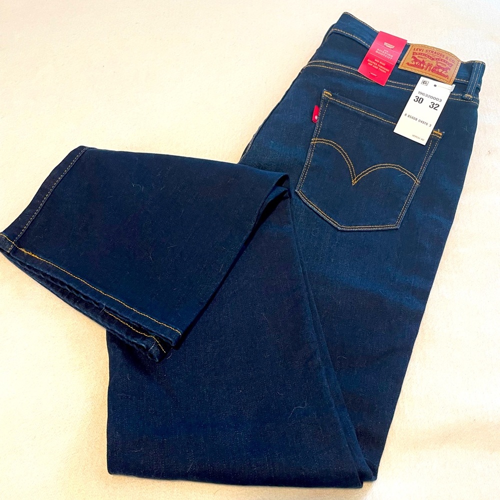 Levi’s 315 Shaping Bootcut 30x32-NWT